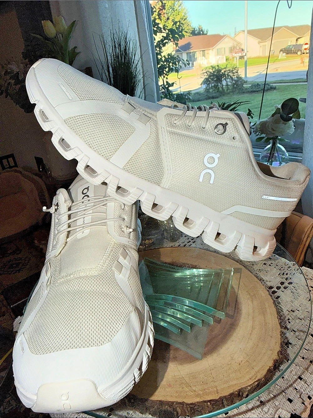 On Cloud 6 Women’s White White Running Lifestyle Sneakers Size 10.5